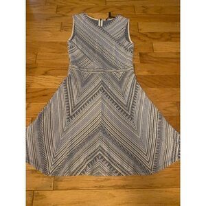 BCBG MAXAZRIA women's White Blue Jasmine Chevron Striped Knit Jacquard Dress Med